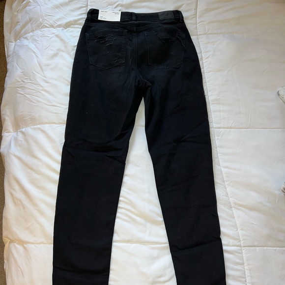 AE Ripped Mom Jean - Picture 4 of 4